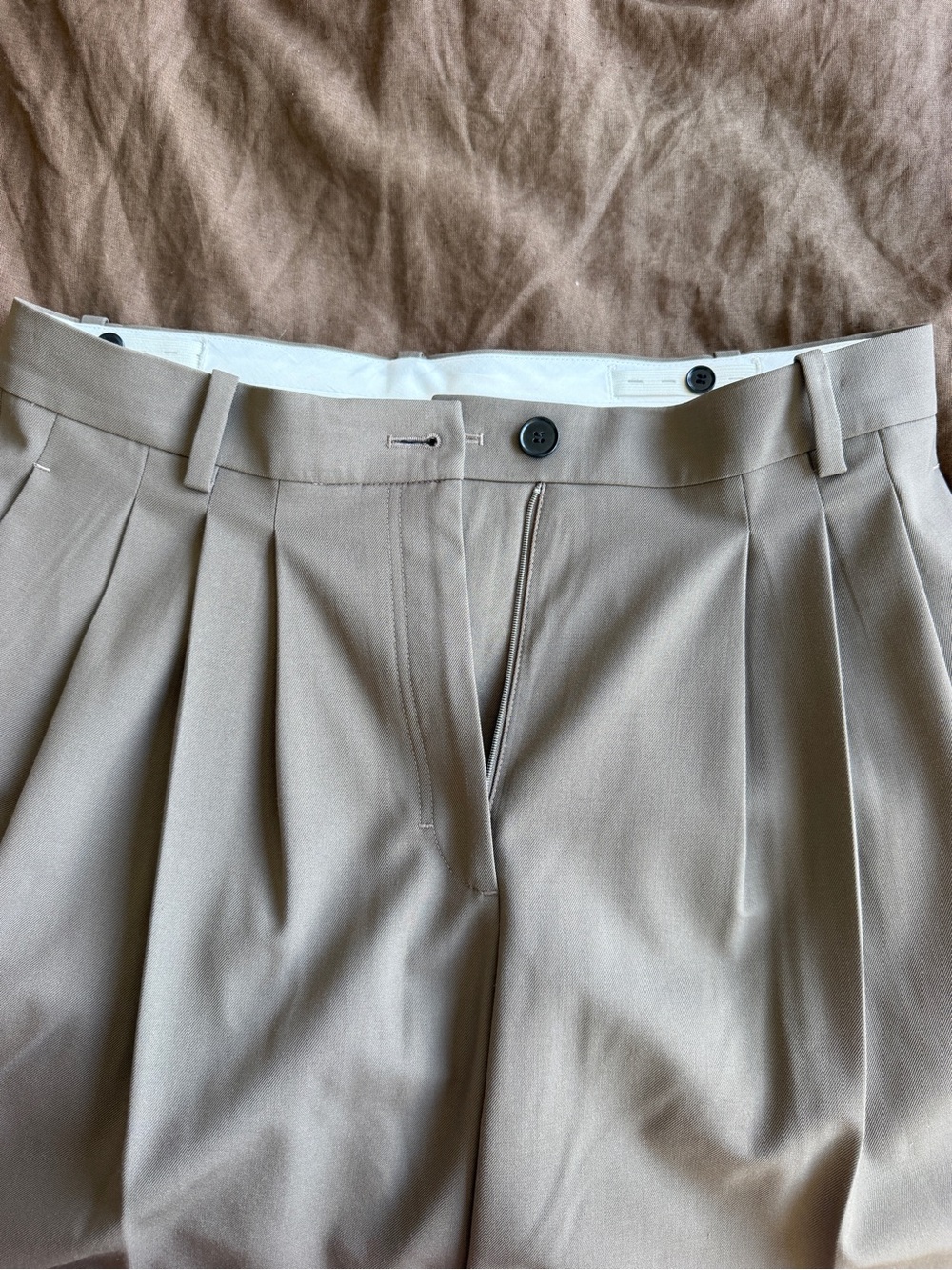 Cos pleated taupe cropped pants, size 10 - Picture 7 of 10